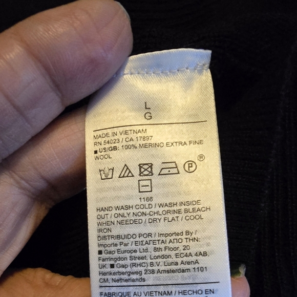 🆕️Banana Republic Merino wool vneck black sweater sz L - Picture 4 of 6
